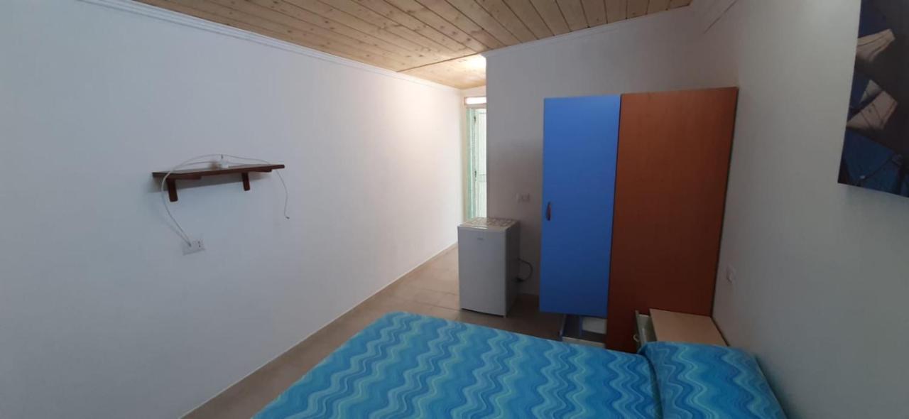 Casa Vacanze Leonardo ペスキチ エクステリア 写真