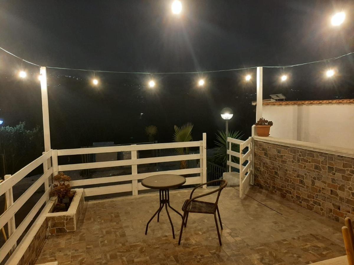 Casa Vacanze Leonardo ペスキチ エクステリア 写真