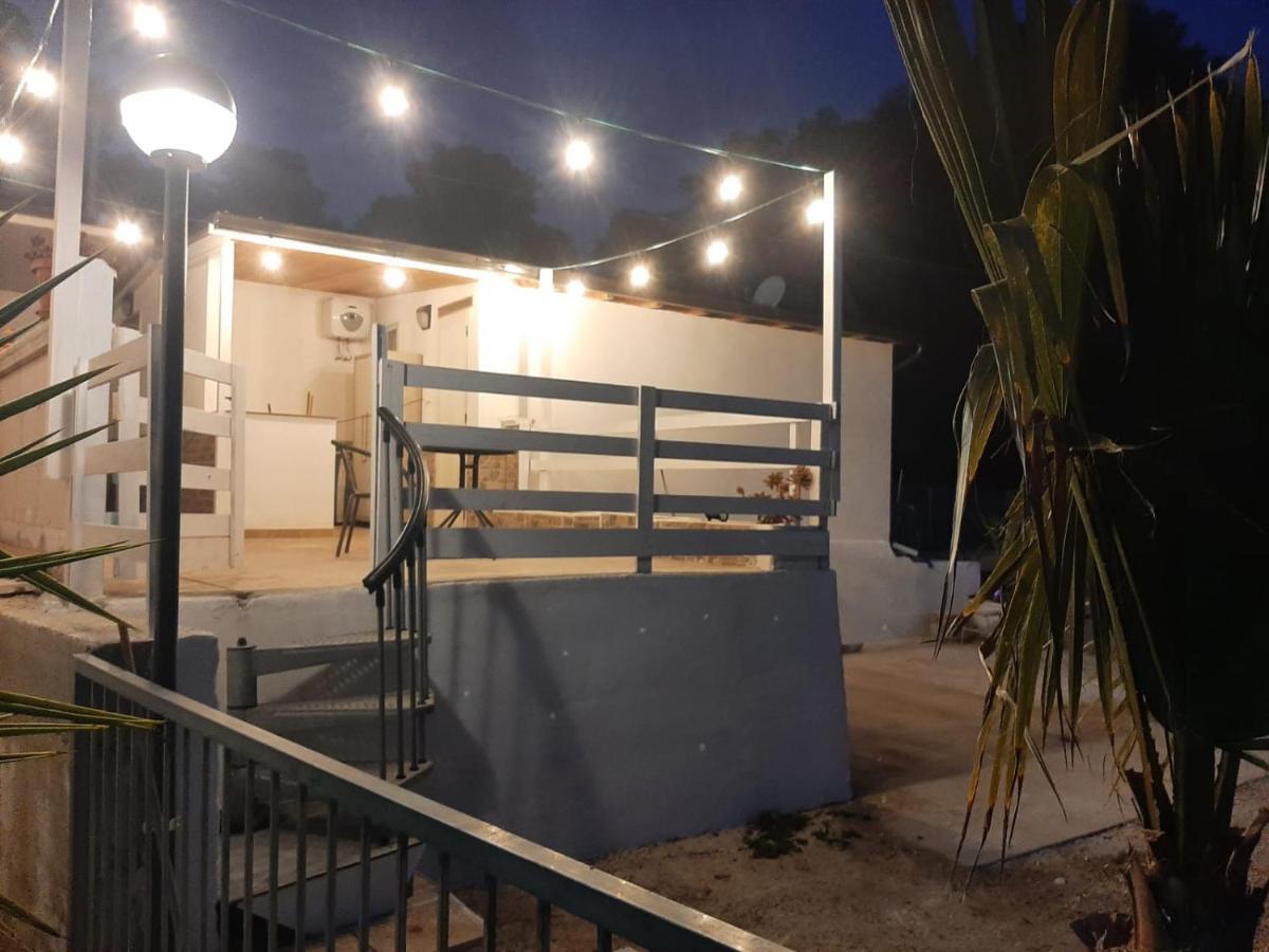 Casa Vacanze Leonardo ペスキチ エクステリア 写真