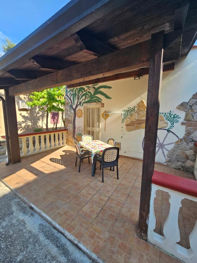 Casa Vacanze Leonardo ペスキチ エクステリア 写真