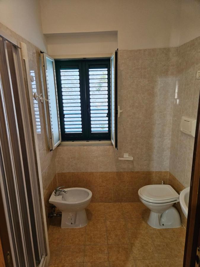 Casa Vacanze Leonardo ペスキチ エクステリア 写真